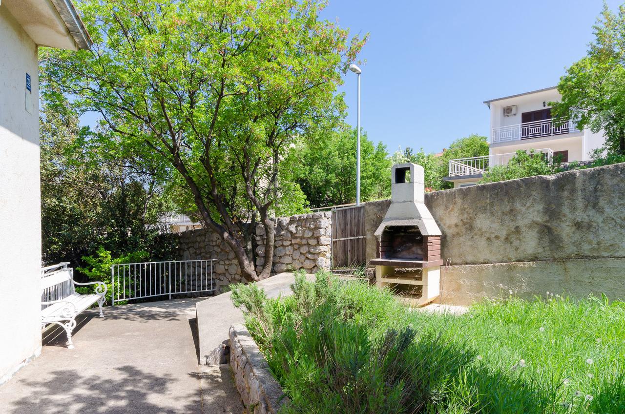 Apartments And Room Luka Klenovica Exterior foto