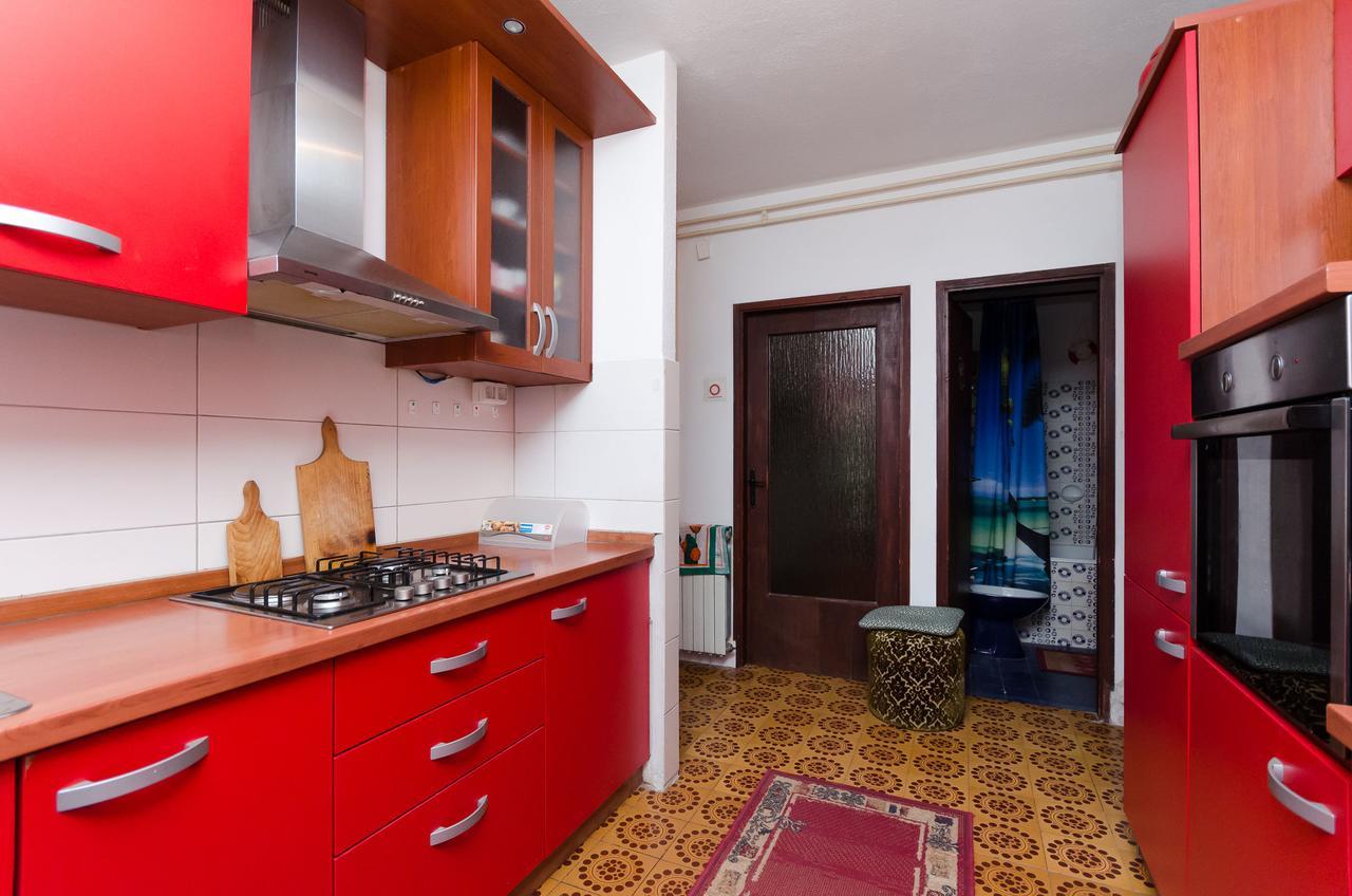 Apartments And Room Luka Klenovica Exterior foto